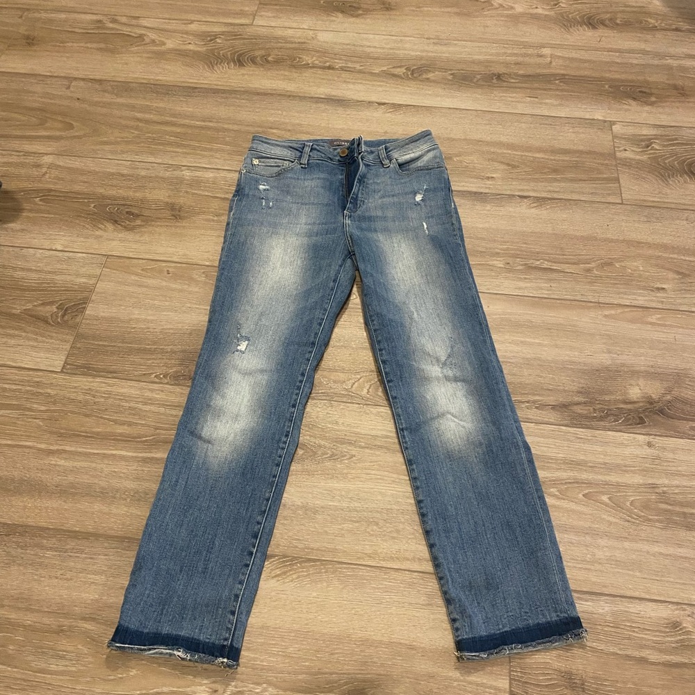 DL1961 skinny/straight leg jeans.